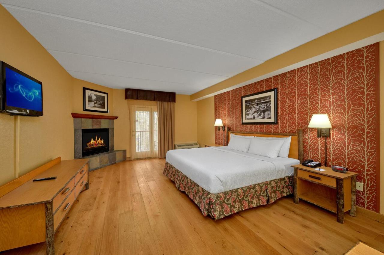 Bearskin Lodge On The River Gatlinburg Bagian luar foto