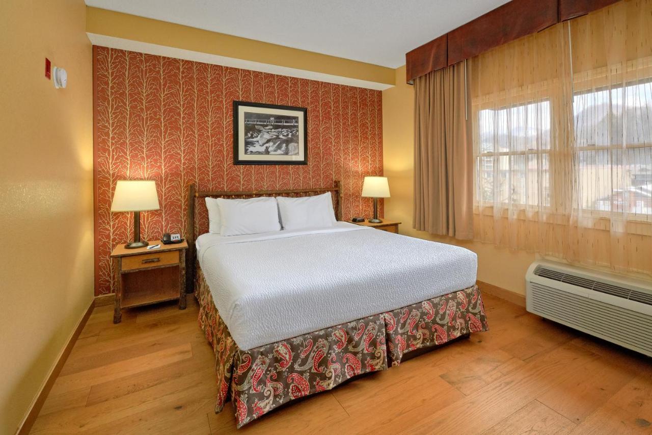 Bearskin Lodge On The River Gatlinburg Bagian luar foto
