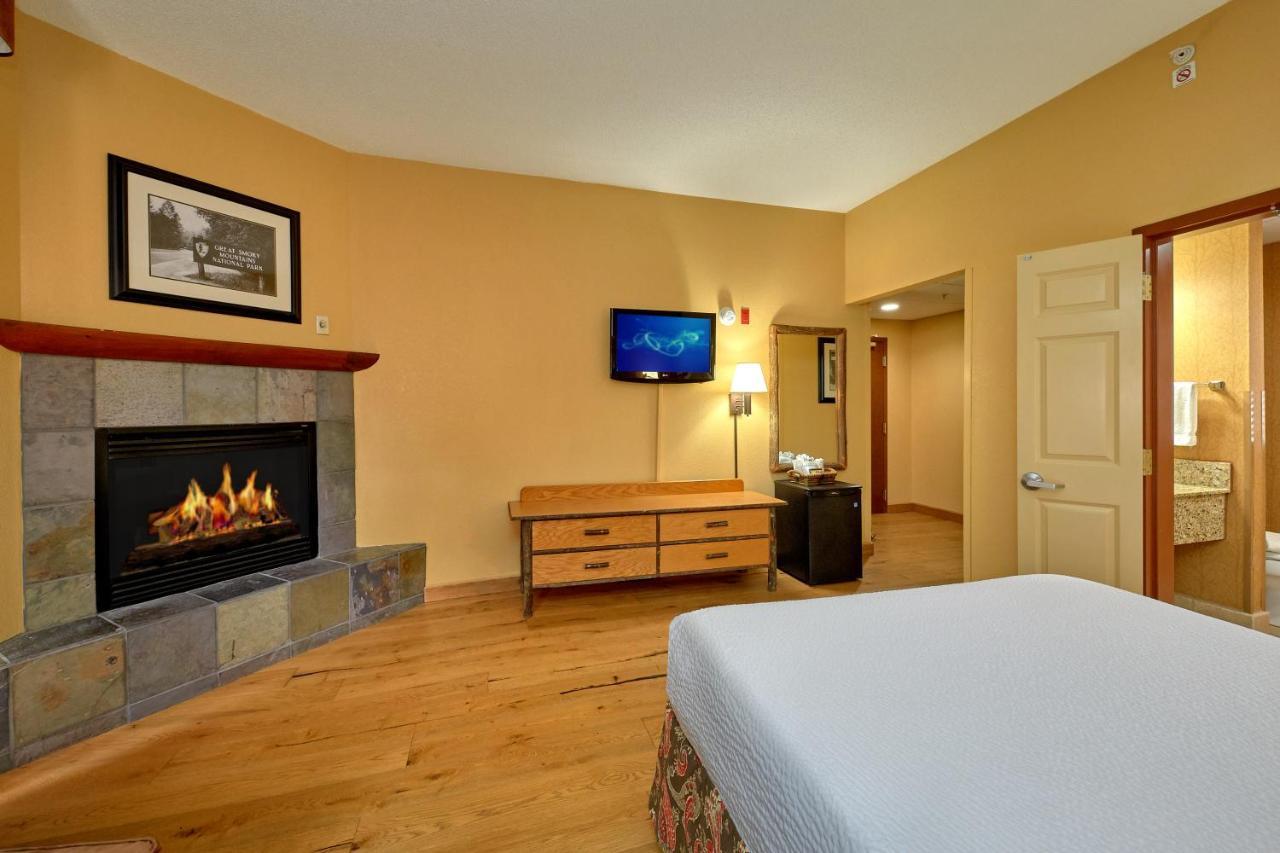 Bearskin Lodge On The River Gatlinburg Bagian luar foto